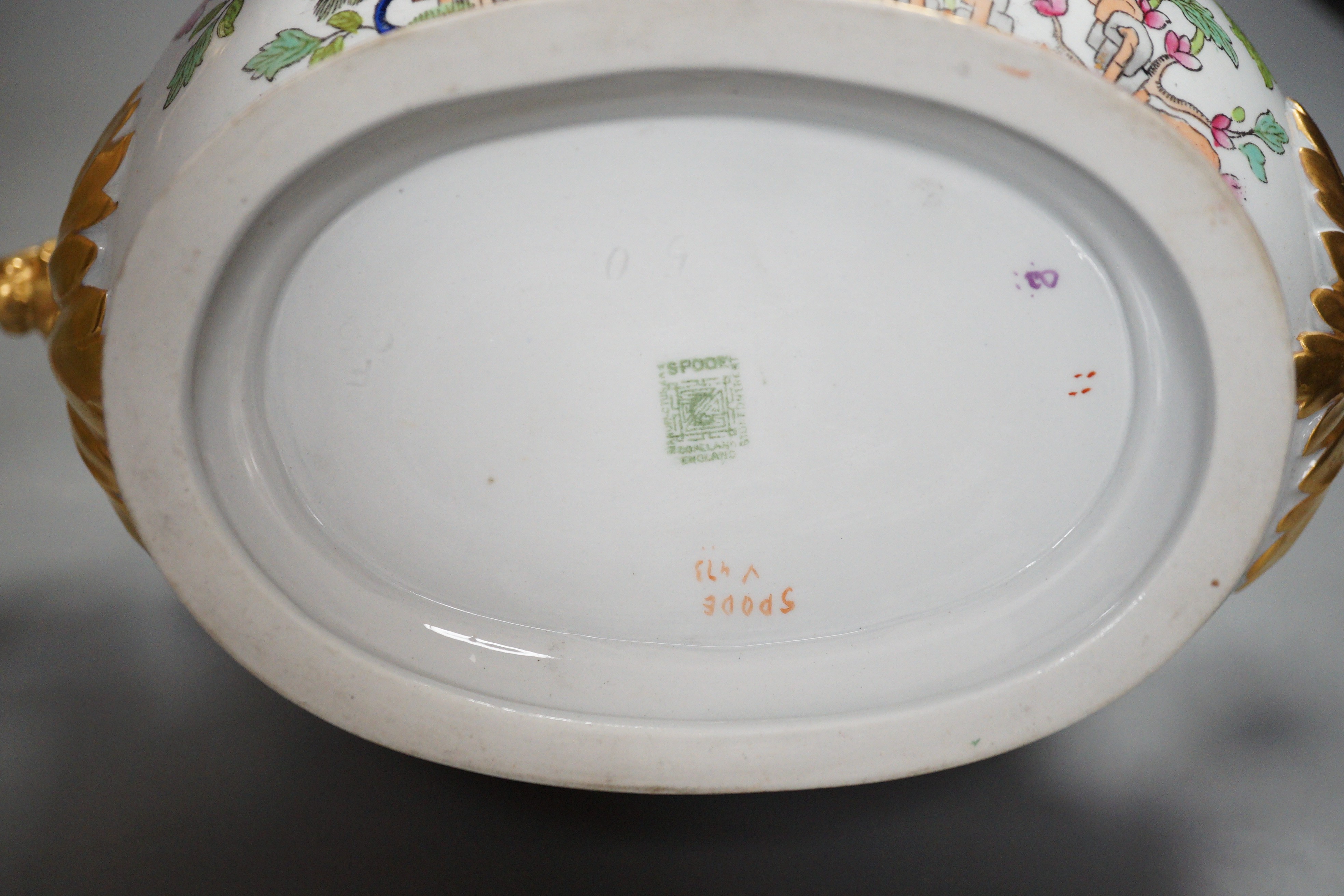 A Paris porcelain Aesthetic style wine cooler, late 19th century and a Copeland Spode small tureen, tallest 18cm
